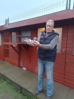 Tom Hayes holding a winner from 20220 18 01 23