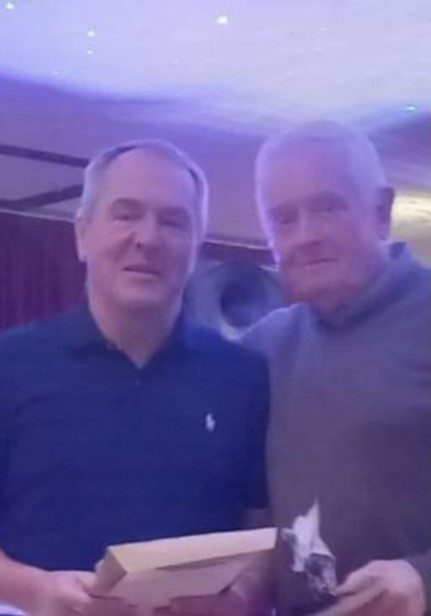 Picture7 Laindon club winner Chris Whiteside alongside international pigeon superstar Duncan Goodchild