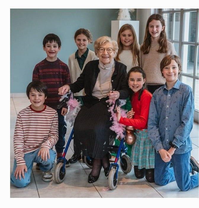 Mrs DeWeerdt with Great Grandchildren