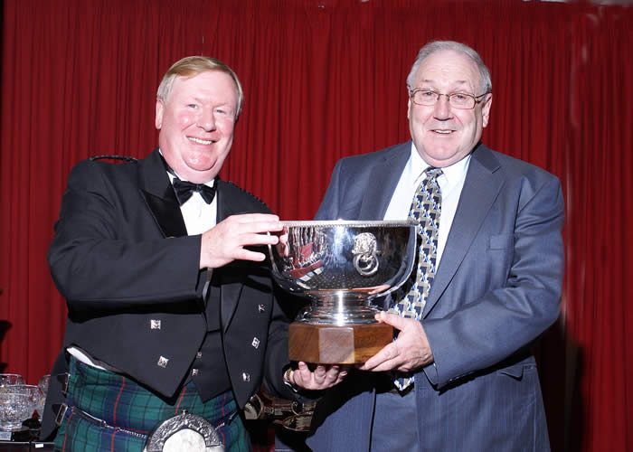 Len Downie of Errol with his trophy for 1st C 3rd open Falaise 2005 05 08 24a