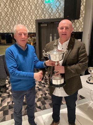 Dave Allison receiving the Champions trophy 14 07 25c
