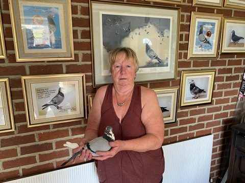 Sue Stone with the winner of the NMCC Messac race. 07 07 25a