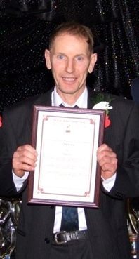 Paul Bolton with his award as breeder of 4th in the friendship race 26 09 25c