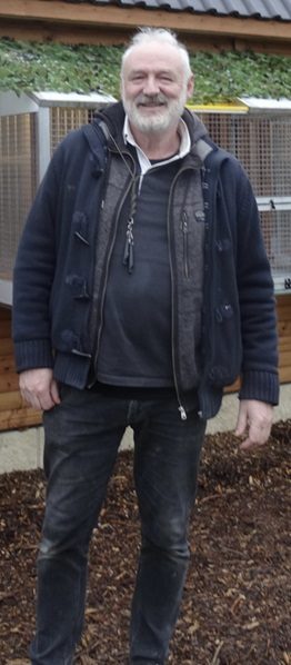 Pete Schofiels outside his new loft. copy 3 04 09 25e