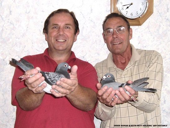 98F DEREK HUMAN KEITH MOTT HOLDING CH. ANY DISTANCE 12 12 25z